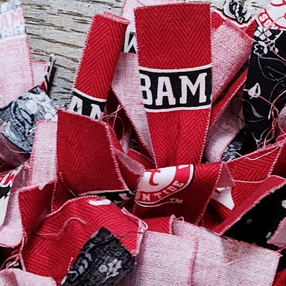 ALABAMA CRIMSON TIDE MATERIAL RAG WREATH - Picture 5 of 6